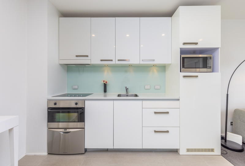 SUB-PENTHOUSE APARTMENT WITH STUNNING CITY VIEWS!